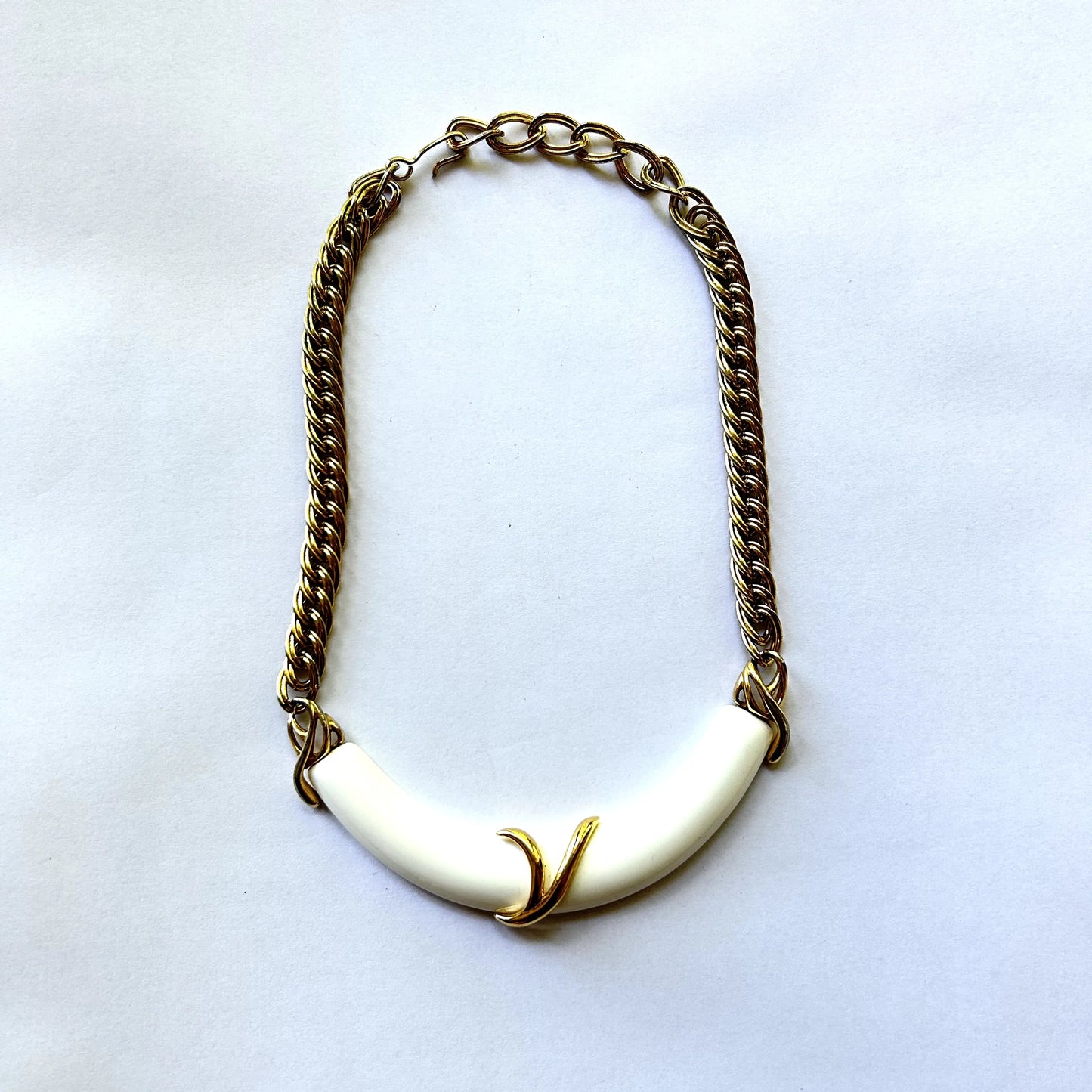 VINTAGE MONET 1980S CHUNKY CHAIN WITH WHITE LUCITE BIB