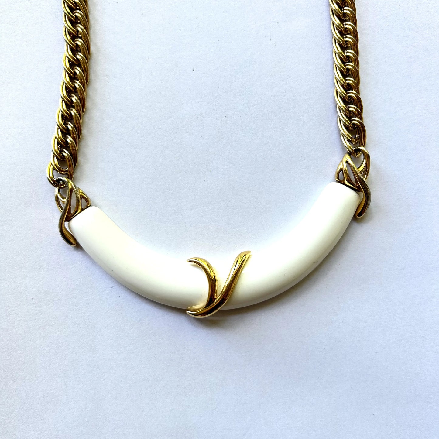 VINTAGE MONET 1980S CHUNKY CHAIN WITH WHITE LUCITE BIB